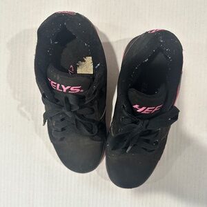 Heely’s women’s size 5
